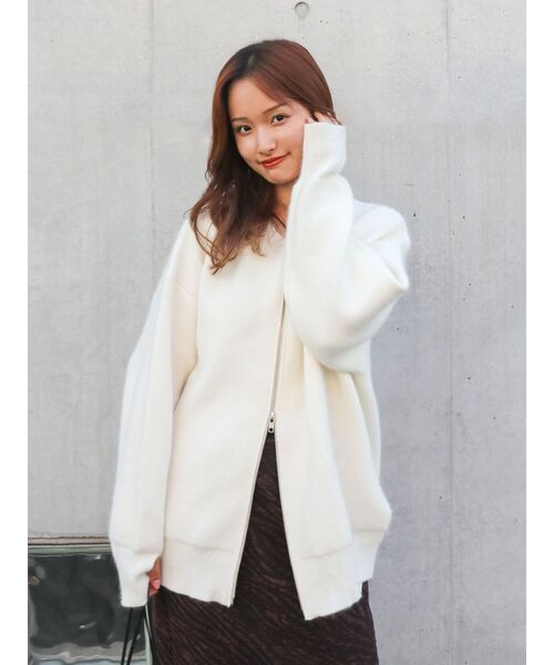 Ungrid(アングリッド)の「アンゴラ混ジップニットカーデ(カーディガン/ボレロ・レディース・レッド/ライトグレー/オフホワイト・FREE)」の2枚目の写真