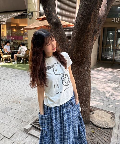 LADY VOLUME(レディーボリューム)の「ムーブスヌーピーTシャツ(アイボリー)(Tシャツ/カットソー・レディース・その他・SMALL/MEDIUM)」の2枚目の写真