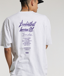 15MIN クォーター チームプレイ グラフィック ロゴ 半袖Tシャツ ライトグレー パープル