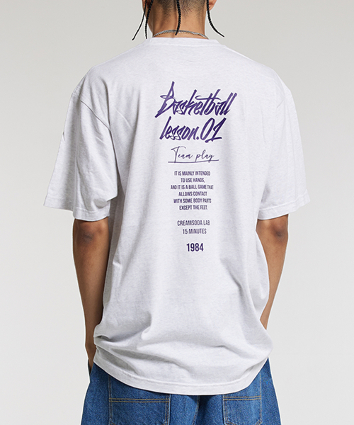 CREAM SODA LAB(クリームソーダラボ)の「15MIN クォーター チームプレイ グラフィック ロゴ 半袖Tシャツ ライトグレー パープル(Tシャツ/カットソー・レディース・その他・LARGE/MEDIUM/X-LARGE/XX-LARGE)」の4枚目の写真