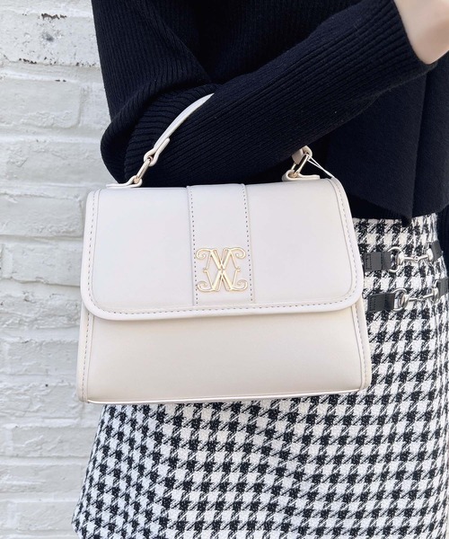 INGNI（イング）の「エンブレム付ショルダーバッグ（ハンドバッグ・レディース・ブラック/ホワイト・-）」の4枚目の写真