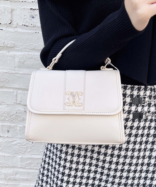 INGNI（イング）の「エンブレム付ショルダーバッグ（ハンドバッグ・レディース・ブラック/ホワイト・-）」の5枚目の写真