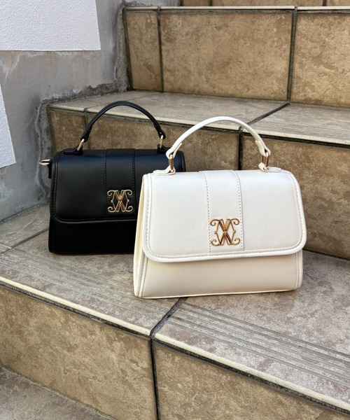 INGNI（イング）の「エンブレム付ショルダーバッグ（ハンドバッグ・レディース・ブラック/ホワイト・-）」の10枚目の写真