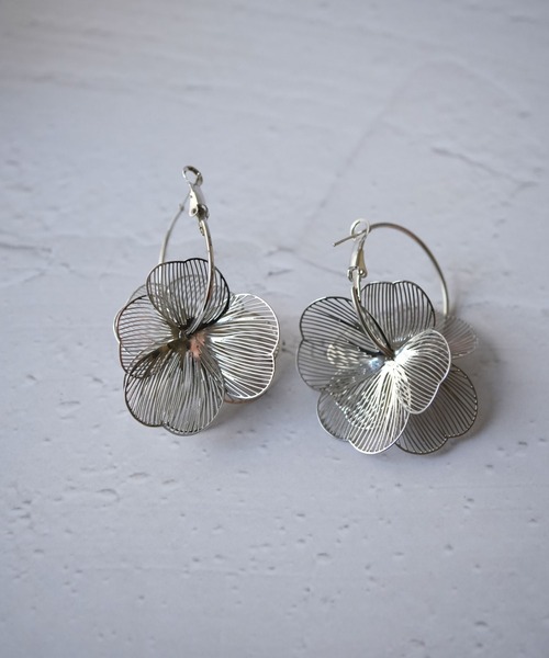 Port（ポート）の「【 Port / ポート 】 メタル フラワー フープピアス #（ピアス（両耳用）・レディース・ゴールド/シルバー・FREE）」の7枚目の写真