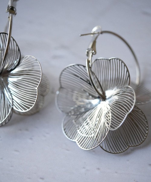 Port（ポート）の「【 Port / ポート 】 メタル フラワー フープピアス #（ピアス（両耳用）・レディース・ゴールド/シルバー・FREE）」の9枚目の写真