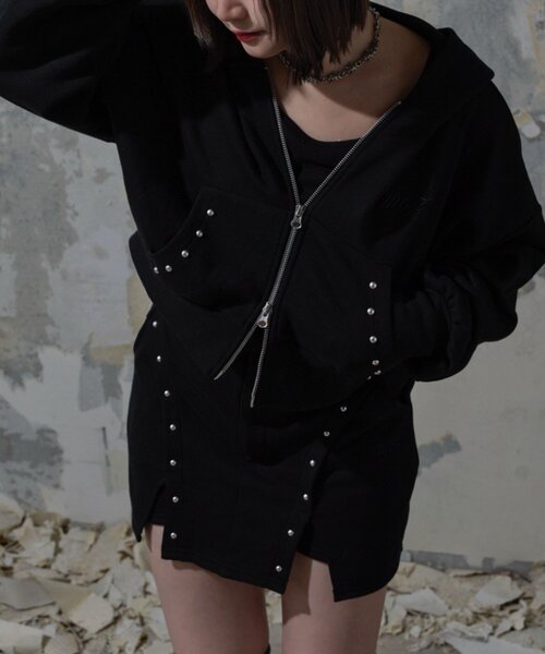 Mavie..7（メヴィセットゥ）の「【Mavie..7】スタッズ付ミニスコート（スカート・レディース・グレー/ブラック/スミクロ・MEDIUM/SMALL）」の20枚目の写真