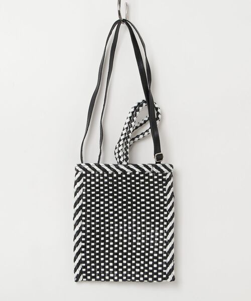MASSIVE STORE（マッシブストア）の「【Swaraj/スワラージ】手編みメッシュレザー2WAY mini BAG（牛革）（ハンドバッグ・メンズ・ブラック系その他/ブラック/ホワイト・FREE）」の4枚目の写真