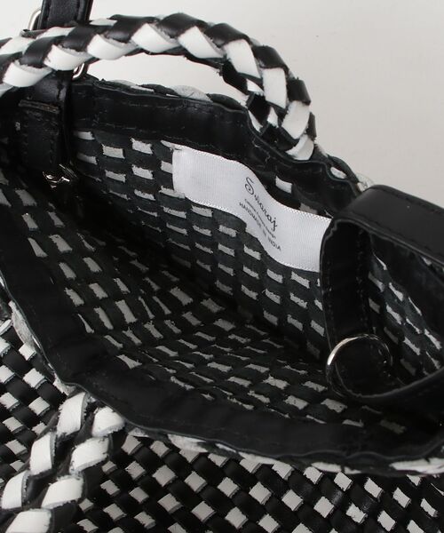 MASSIVE STORE（マッシブストア）の「【Swaraj/スワラージ】手編みメッシュレザー2WAY mini BAG（牛革）（ハンドバッグ・メンズ・ブラック系その他/ブラック/ホワイト・FREE）」の6枚目の写真