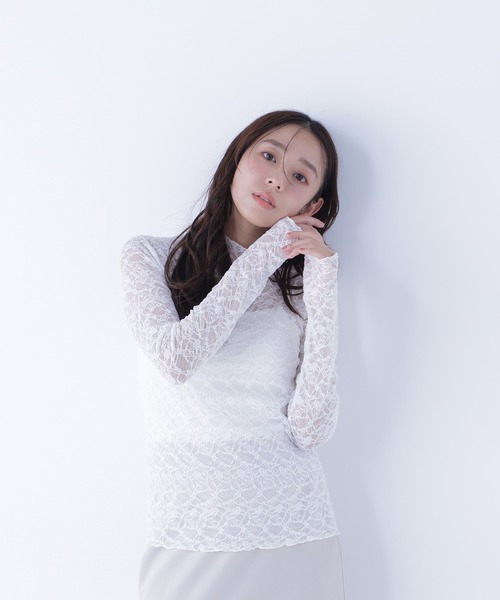 NATURAL BEAUTY BASIC(ナチュラルビューティーベーシック)の「◇レースハイネックカットソー(Tシャツ/カットソー・レディース・オフホワイト/ブラック・FREE)」の3枚目の写真