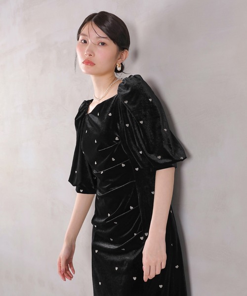 Kana（カナ）の「ハート刺繍 ベロア ウエストタック デザイン ワンピース ドレス 結婚式 お呼ばれ オケージョン デイリー（ドレス・レディース・ブラウン/ブラック・M）」の4枚目の写真