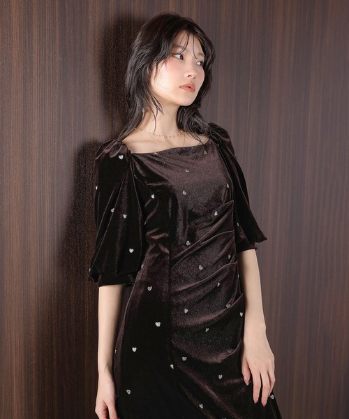 Kana（カナ）の「ハート刺繍 ベロア ウエストタック デザイン ワンピース ドレス 結婚式 お呼ばれ オケージョン デイリー（ドレス・レディース・ブラウン/ブラック・M）」の15枚目の写真