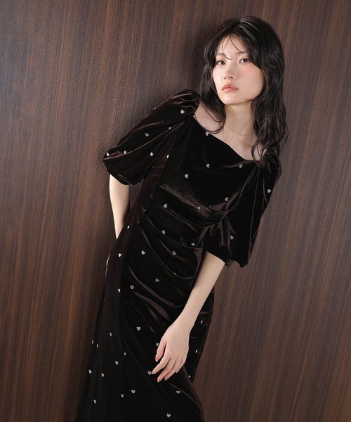 Kana（カナ）の「ハート刺繍 ベロア ウエストタック デザイン ワンピース ドレス 結婚式 お呼ばれ オケージョン デイリー（ドレス・レディース・ブラウン/ブラック・M）」の16枚目の写真