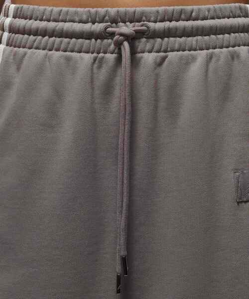 JORDAN BRAND（ジョーダンブランド）の「ジョーダン フライト フリース ウィメンズスカート / Jordan Flight Fleece Women's Skirt IF1033-016 Enigma Stone（スカート・レディース・グレー系その他2・M/S/XS/L/XL）」の3枚目の写真