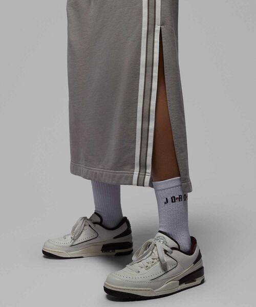 JORDAN BRAND（ジョーダンブランド）の「ジョーダン フライト フリース ウィメンズスカート / Jordan Flight Fleece Women's Skirt IF1033-016 Enigma Stone（スカート・レディース・グレー系その他2・M/S/XS/L/XL）」の5枚目の写真