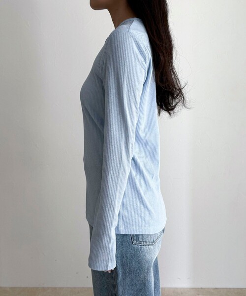 fredy emue（フレディエミュ）の「シアーテレコヘンリーネックプルオーバー（Tシャツ/カットソー・レディース・サックスブルー/ベージュ/ネイビー/オフホワイト・38）」の16枚目の写真