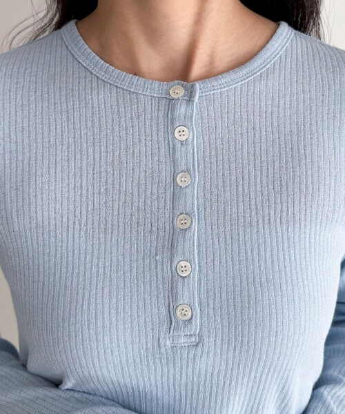 fredy emue（フレディエミュ）の「シアーテレコヘンリーネックプルオーバー（Tシャツ/カットソー・レディース・サックスブルー/ベージュ/ネイビー/オフホワイト・38）」の20枚目の写真