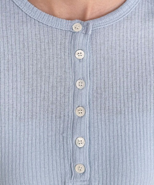 fredy emue（フレディエミュ）の「シアーテレコヘンリーネックプルオーバー（Tシャツ/カットソー・レディース・サックスブルー/ベージュ/ネイビー/オフホワイト・38）」の22枚目の写真