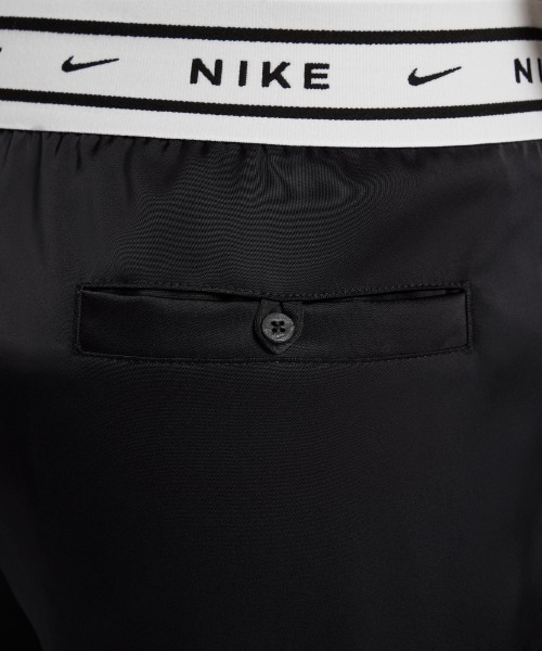 NIKE(ナイキ)の「NIKE Women's Loose Mid-Rise Satin Pants(ナイキ ウィメンズ ルーズ ミッドライズ サテンパンツ)(スウェットパンツ・レディース・グリーン系/ブラック系・SMALL/MEDIUM/LARGE)」の10枚目の写真