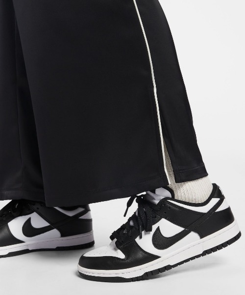 NIKE(ナイキ)の「NIKE Women's Loose Mid-Rise Satin Pants(ナイキ ウィメンズ ルーズ ミッドライズ サテンパンツ)(スウェットパンツ・レディース・グリーン系/ブラック系・SMALL/MEDIUM/LARGE)」の11枚目の写真