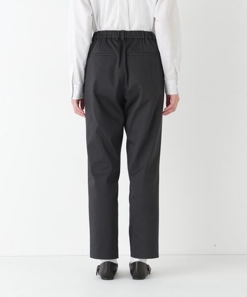 human woman（ヒューマンウーマン）の「◆【定番】サテンストレッチ細身ストレートパンツ（その他パンツ・レディース・ベージュ/グレー系その他・SMALL/MEDIUM）」の4枚目の写真