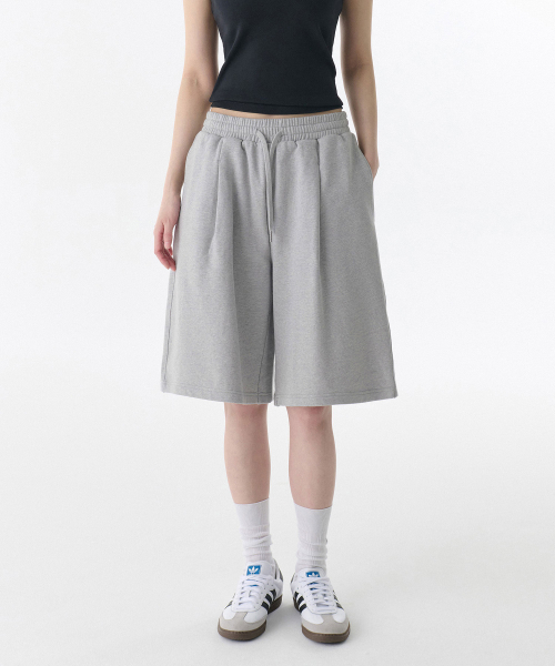 MUSINSA STANDARD WOMAN（ムシンサスタンダードウーマン）の「ウィメンズ ワンタック バミューダ スウェットパンツ [ミディアムグレー]（その他パンツ・レディース・その他・SMALL/MEDIUM/LARGE/X-SMALL）」の3枚目の写真