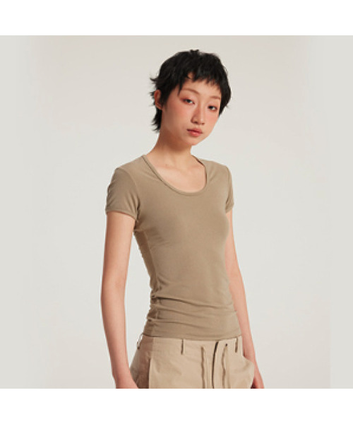 BUTTON SEOUL（ボタンソウル）の「[ウィメンズ] ソフトタッチベーシックUネックショートスリーブTシャツ (4 COLORS)（Tシャツ/カットソー・レディース・ブラック/ベージュ/ホワイト/ライトグレー・SMALL/MEDIUM/LARGE）」の4枚目の写真