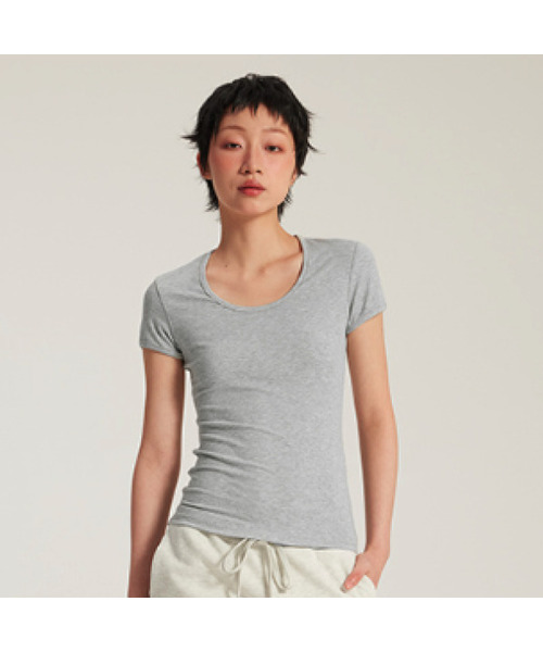 BUTTON SEOUL（ボタンソウル）の「[ウィメンズ] ソフトタッチベーシックUネックショートスリーブTシャツ (4 COLORS)（Tシャツ/カットソー・レディース・ブラック/ベージュ/ホワイト/ライトグレー・SMALL/MEDIUM/LARGE）」の3枚目の写真