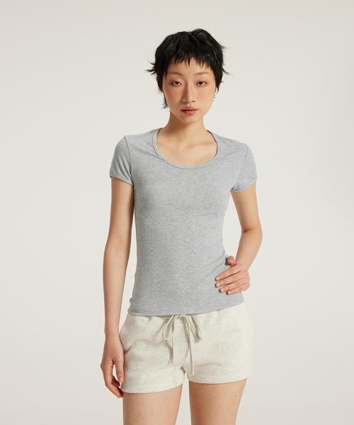 BUTTON SEOUL（ボタンソウル）の「[ウィメンズ] ソフトタッチベーシックUネックショートスリーブTシャツ (4 COLORS)（Tシャツ/カットソー・レディース・ブラック/ベージュ/ホワイト/ライトグレー・SMALL/MEDIUM/LARGE）」の6枚目の写真
