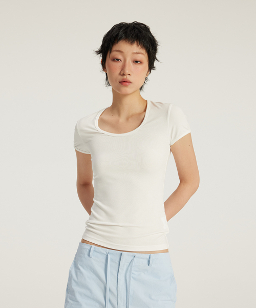 BUTTON SEOUL（ボタンソウル）の「[ウィメンズ] ソフトタッチベーシックUネックショートスリーブTシャツ (4 COLORS)（Tシャツ/カットソー・レディース・ブラック/ベージュ/ホワイト/ライトグレー・SMALL/MEDIUM/LARGE）」の8枚目の写真