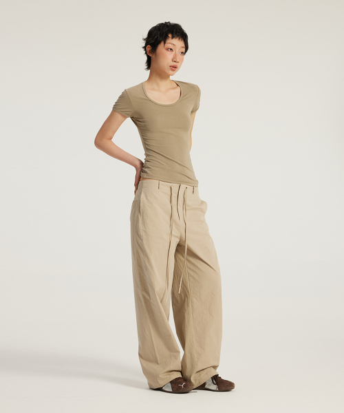 BUTTON SEOUL（ボタンソウル）の「[ウィメンズ] ソフトタッチベーシックUネックショートスリーブTシャツ (4 COLORS)（Tシャツ/カットソー・レディース・ブラック/ベージュ/ホワイト/ライトグレー・SMALL/MEDIUM/LARGE）」の12枚目の写真