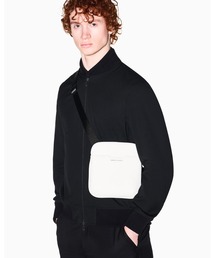 ARMANI EXCHANGE | 【A|X アルマーニ エクスチェンジ】AXロゴ フラットショルダーバッグ(ショルダーバッグ)