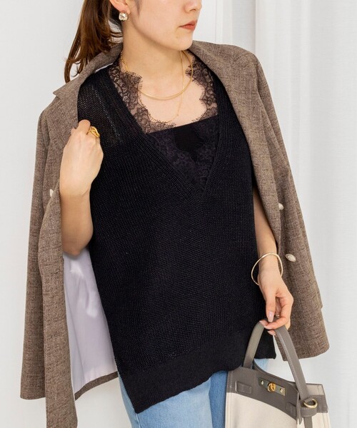 NOLLEY’S(ノーリーズ)の「《手洗い可能》Vネックレースジレ(ベスト・レディース・ベージュ/ブラック/オフホワイト・38)」の1枚目の写真