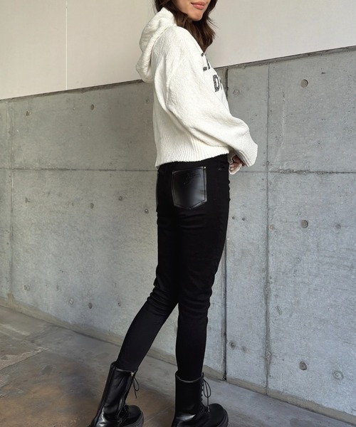 EGOIST(エゴイスト)の「ロゴフード短丈ニットトップス(ニット/セーター・レディース・ブラック/ホワイト/ベージュ・FREE)」の15枚目の写真