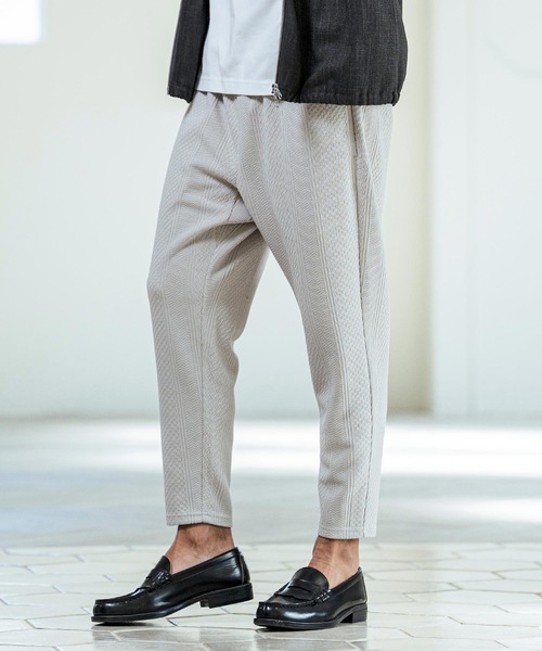 Magine(マージン)の「mp14662- Textured Poly Knit Stretch Easy Tapered Pants イージーテーパードパンツ(MGN-261-035)(その他パンツ・メンズ・ライトグレー/チャコール/ブラック・46/44/48)」の2枚目の写真