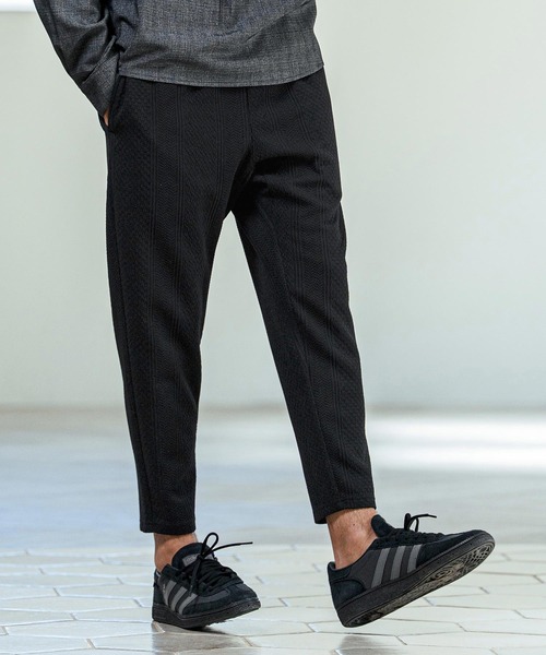 Magine(マージン)の「mp14662- Textured Poly Knit Stretch Easy Tapered Pants イージーテーパードパンツ(MGN-261-035)(その他パンツ・メンズ・ライトグレー/チャコール/ブラック・46/44/48)」の1枚目の写真
