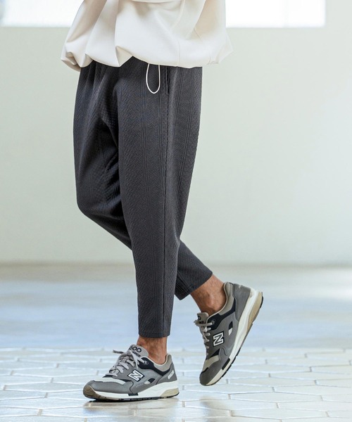Magine(マージン)の「mp14662- Textured Poly Knit Stretch Easy Tapered Pants イージーテーパードパンツ(MGN-261-035)(その他パンツ・メンズ・ライトグレー/チャコール/ブラック・46/44/48)」の10枚目の写真