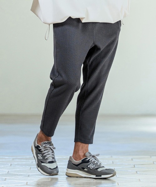 Magine(マージン)の「mp14662- Textured Poly Knit Stretch Easy Tapered Pants イージーテーパードパンツ(MGN-261-035)(その他パンツ・メンズ・ライトグレー/チャコール/ブラック・46/44/48)」の11枚目の写真