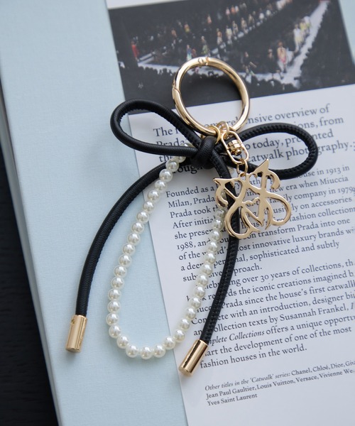 VIS（ビス）の「VISメタルロゴチャーム（チャーム・レディース・ブラック/キナリ・FREE）」の2枚目の写真