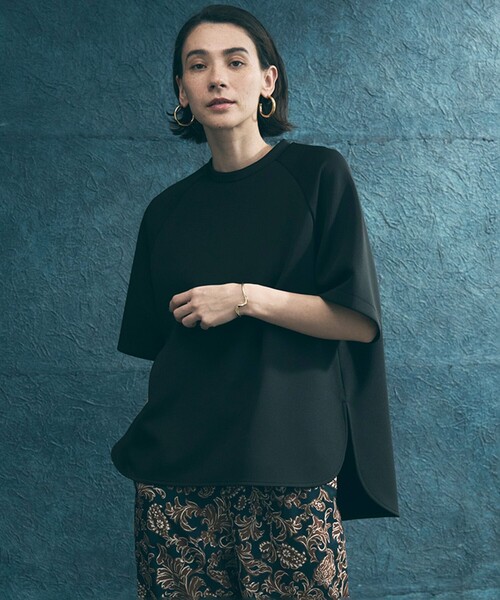UNFILO(アンフィーロ)の「BEAUTY FORM JERSEY light バックZIP プルオーバー(スウェット・レディース・グレー系/アイボリー系/ブラック系/ベージュ系・LARGE/MEDIUM/SMALL)」の2枚目の写真