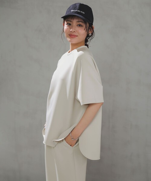UNFILO(アンフィーロ)の「BEAUTY FORM JERSEY light バックZIP プルオーバー(スウェット・レディース・グレー系/アイボリー系/ブラック系/ベージュ系・LARGE/MEDIUM/SMALL)」の5枚目の写真