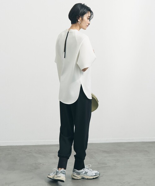 UNFILO(アンフィーロ)の「BEAUTY FORM JERSEY light バックZIP プルオーバー(スウェット・レディース・グレー系/アイボリー系/ブラック系/ベージュ系・LARGE/MEDIUM/SMALL)」の8枚目の写真