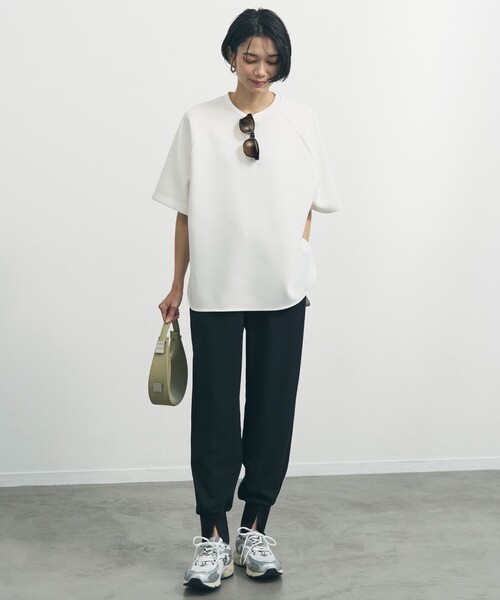 UNFILO(アンフィーロ)の「BEAUTY FORM JERSEY light バックZIP プルオーバー(スウェット・レディース・グレー系/アイボリー系/ブラック系/ベージュ系・LARGE/MEDIUM/SMALL)」の9枚目の写真