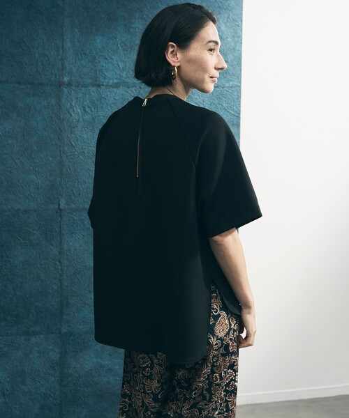 UNFILO(アンフィーロ)の「BEAUTY FORM JERSEY light バックZIP プルオーバー(スウェット・レディース・グレー系/アイボリー系/ブラック系/ベージュ系・LARGE/MEDIUM/SMALL)」の11枚目の写真