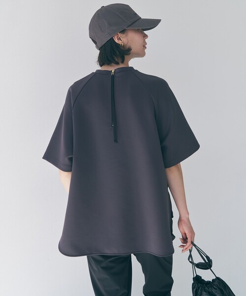 UNFILO(アンフィーロ)の「BEAUTY FORM JERSEY light バックZIP プルオーバー(スウェット・レディース・グレー系/アイボリー系/ブラック系/ベージュ系・LARGE/MEDIUM/SMALL)」の17枚目の写真