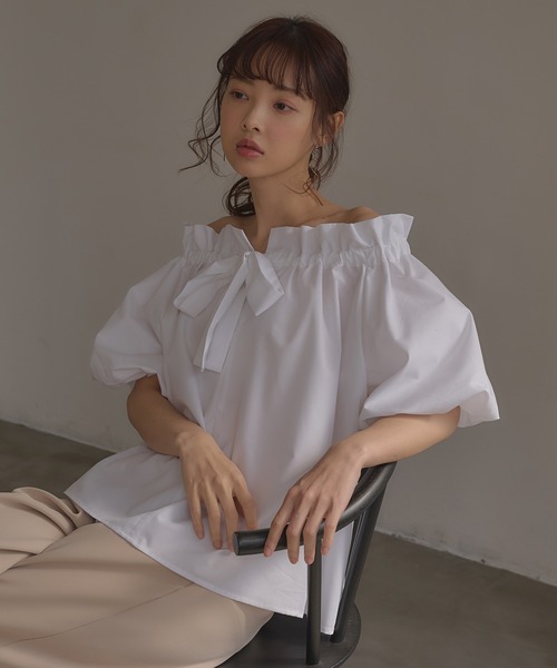 SOELA(ソエラ)の「【INGNI SOELA】2wayギャザーオフショルブラウス/WEB限定(シャツ/ブラウス・レディース・オフホワイト/ブラック・FREE)」の4枚目の写真