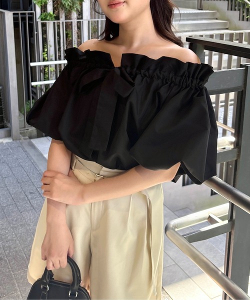 SOELA(ソエラ)の「【INGNI SOELA】2wayギャザーオフショルブラウス/WEB限定(シャツ/ブラウス・レディース・オフホワイト/ブラック・FREE)」の17枚目の写真