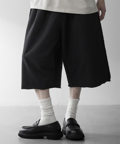 RUUBON(ルーボン)の「【RUUBON】cutoff sweat half pants / カットオフスウェットハーフパンツ(スウェットパンツ・メンズ・グレー/ブラック・S/L/M)」の2枚目の写真