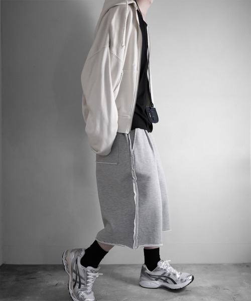 RUUBON(ルーボン)の「【RUUBON】cutoff sweat half pants / カットオフスウェットハーフパンツ(スウェットパンツ・メンズ・グレー/ブラック・S/L/M)」の3枚目の写真