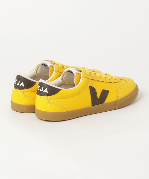 atmos（アトモス）の「VEJA Volley / ベジャ ボリー（スニーカー・メンズ・マスタード・27.0cm/25.0cm/24.0cm/23.0cm/28.5cm/28.0cm）」の2枚目の写真