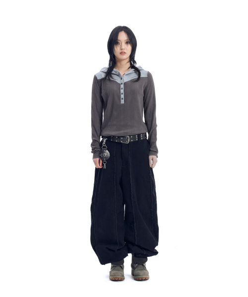 AAKAM(アーカム)の「Ribbed Contrast Button Hoodie (Dark Gray)(パーカー・レディース・その他・1/2)」の2枚目の写真